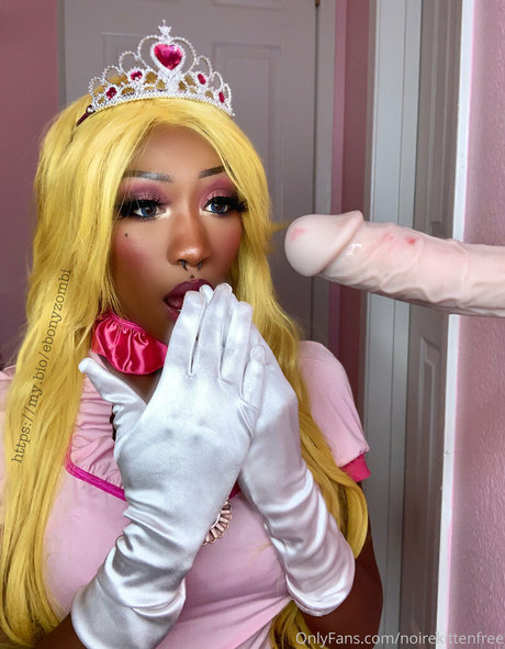 noirekittenfree nude star galleries