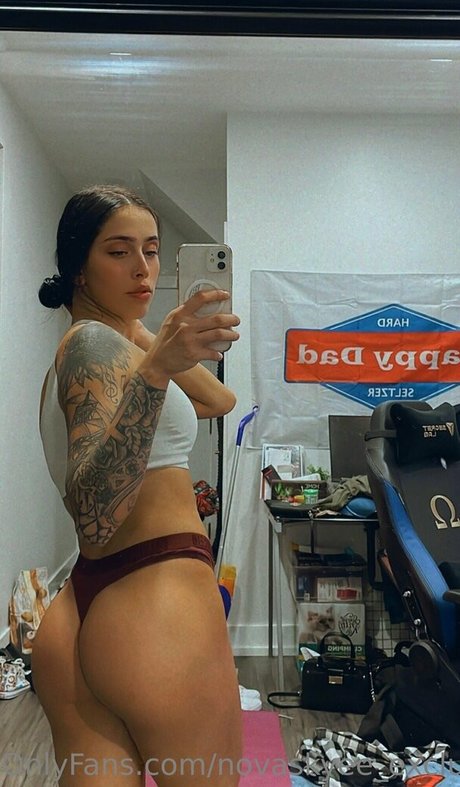novaskyee exclusive pornstar nude galleries
