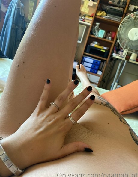 naamah of nude model pic